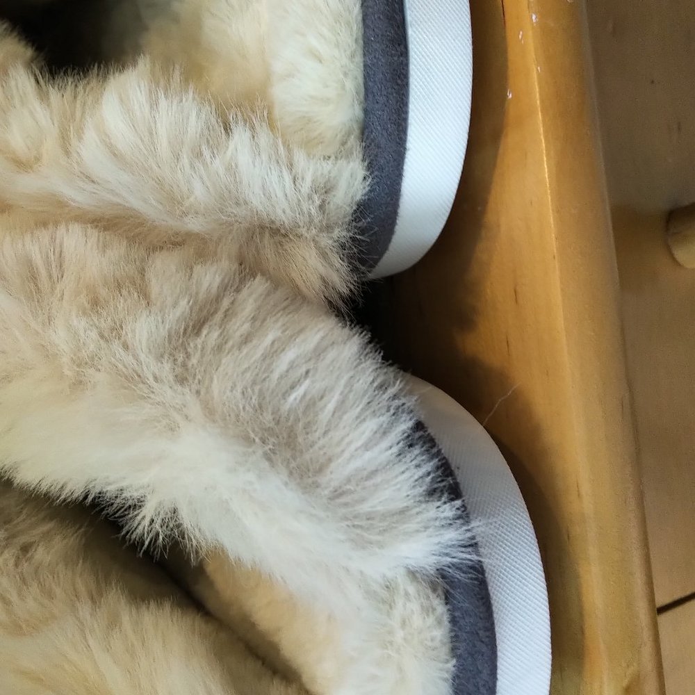 Ladies Gray ultra-suede faux-fur scuffs US size 7-8 excellent - Picture 3 of 10
